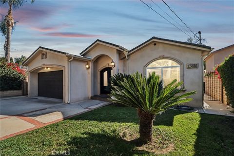 Photo of 13816 Bessemer Street, Van Nuys, CA 91401 (MLS # SR26062736)