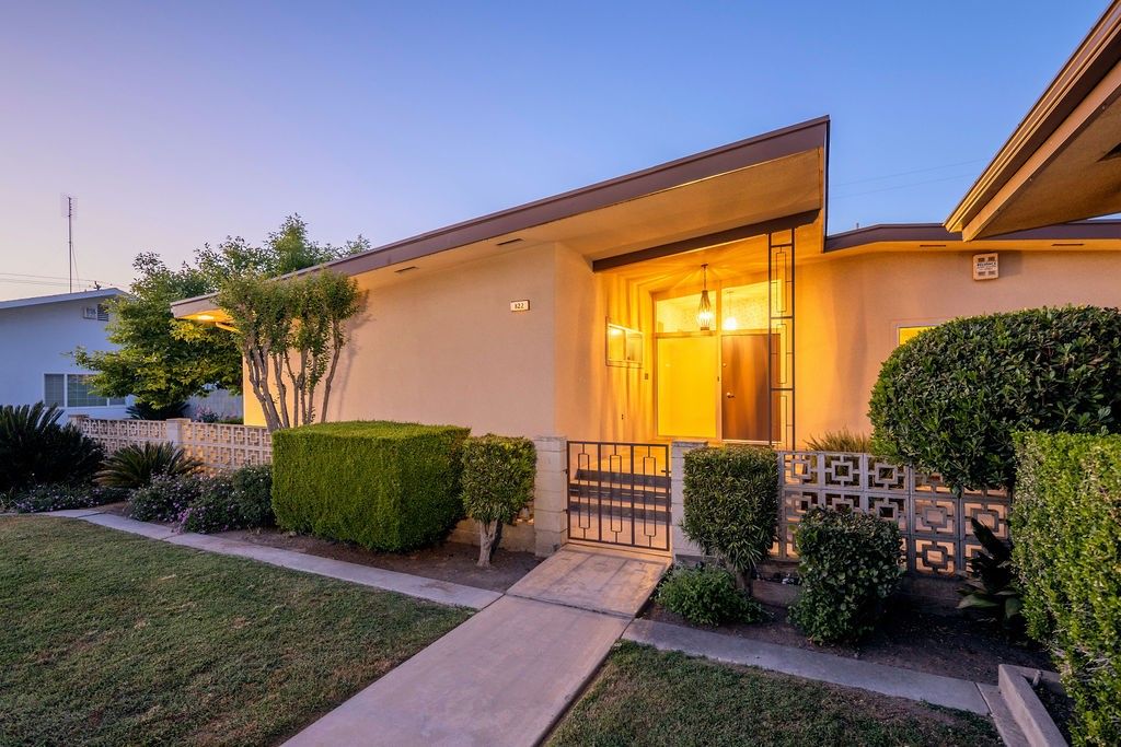 Photo of 822 W Princeton Ave, Fresno, CA 93705 (MLS # FR26072439)