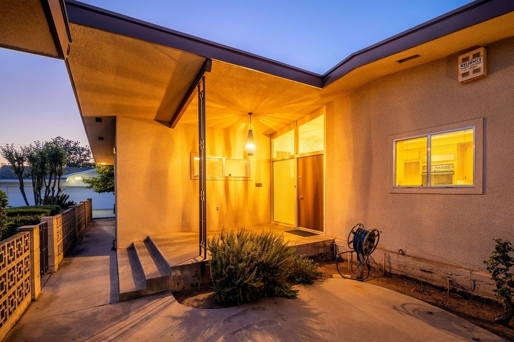 Photo of 822 W Princeton Ave, Fresno, CA 93705 (MLS # FR26072439)