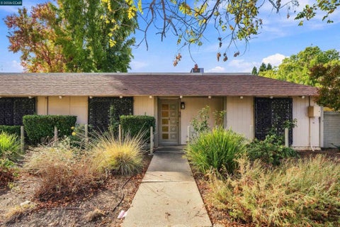 Photo of 825 Oak Grove Rd #98, Concord, CA 94518 (MLS # 41152470)