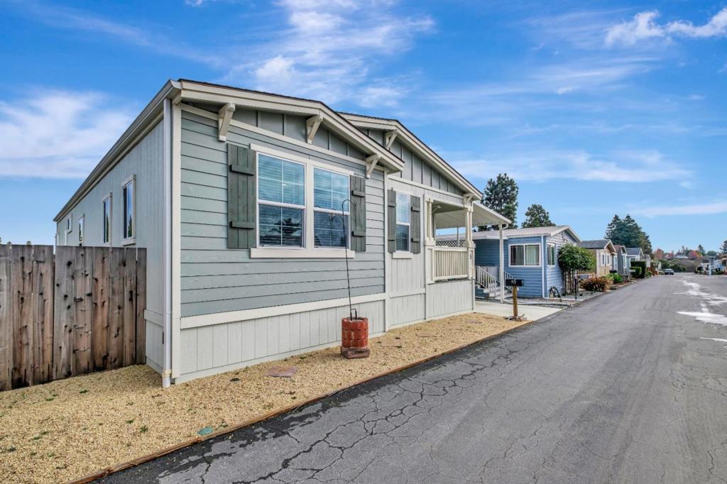 Properties 2 144 Holm Road