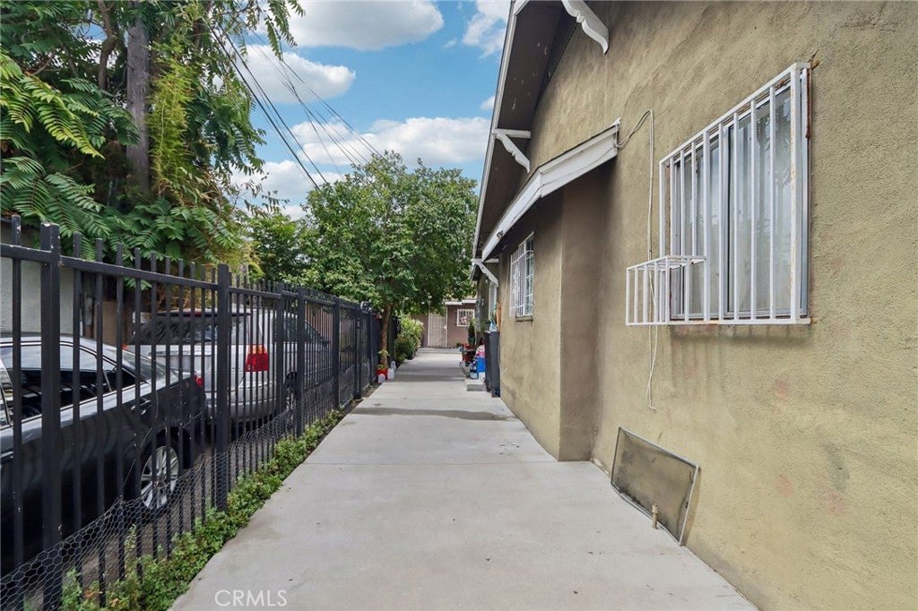 1242 E 43rd