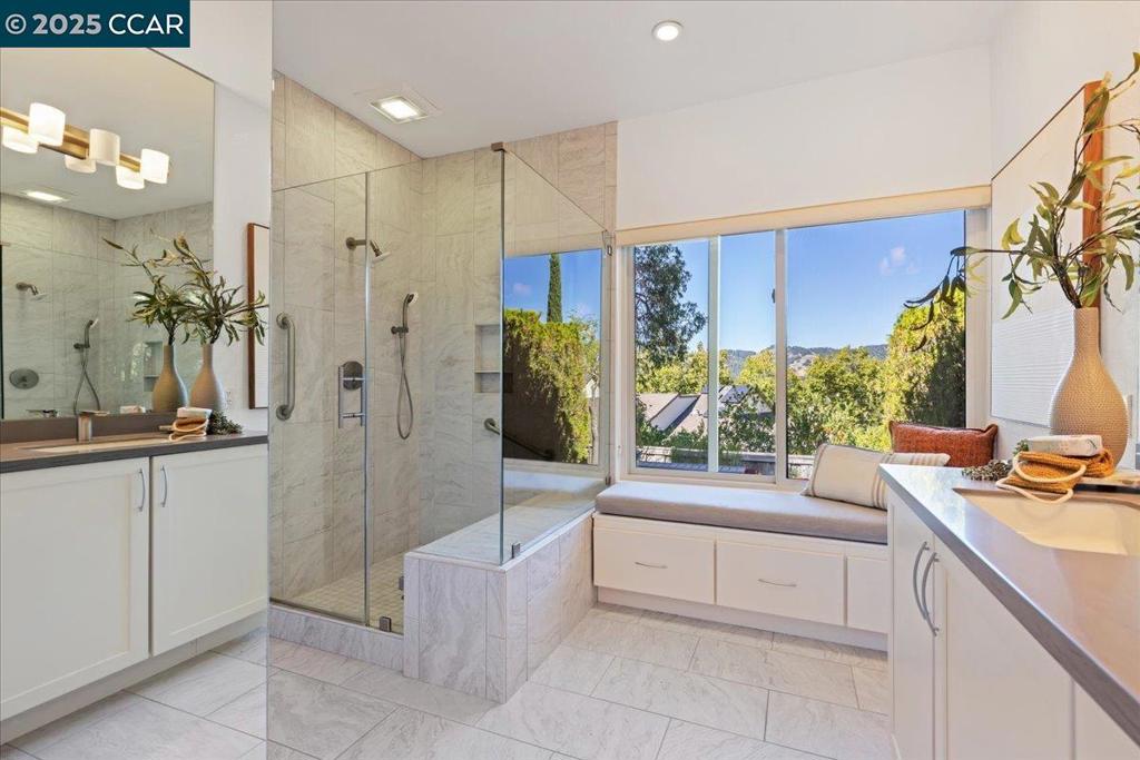 BEACON RIDGE - Residential