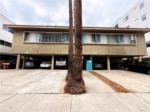 Photo of 423 S Le Doux Rd RD #10, Los Angeles, CA 90048 (MLS # DW26134997)