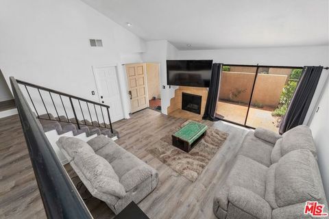 Photo of 18415 Collins Street #F, Tarzana, CA 91356 (MLS # 26751395)