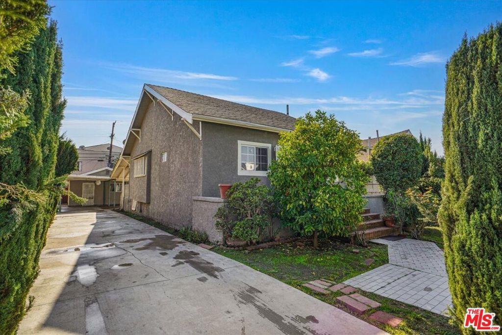 Photo of 5552 Barton Avenue, Los Angeles, CA 90038 (MLS # 25544601)