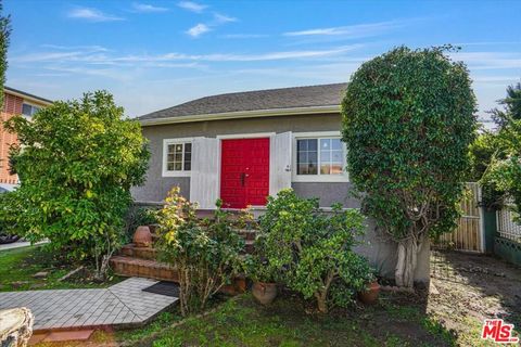 Photo of 5552 Barton Avenue, Los Angeles, CA 90038 (MLS # 25544601)
