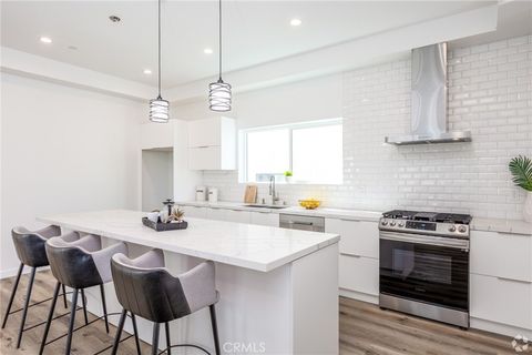 Photo of 5655 Hazeltine Avenue #1, Sherman Oaks, CA 91401 (MLS # SR26006765)