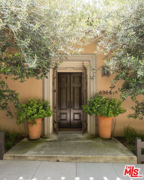 Photo of 6964 Los Tilos Road, Los Angeles, CA 90068 (MLS # 26782455)