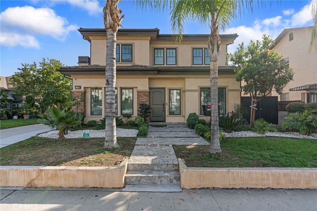 Photo of 1308 E Broadway, Glendale, CA 91205 (MLS # CV25254505)