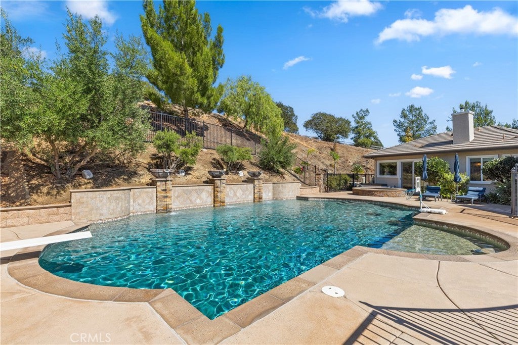 38580 Celine Cove