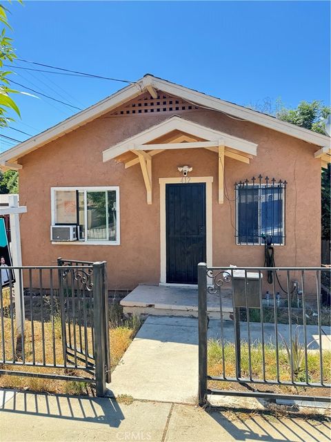 Photo of 412 S Palm Ave, Ontario, CA 91762 (MLS # SW25246541) Photo of 412 S Palm Ave, Ontario, CA 91762 (MLS # SW25246541)