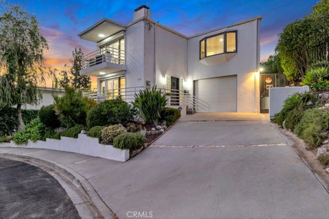 Photo of 4392 Pampas Road, Woodland Hills, CA 91364 (MLS # SR26165099)