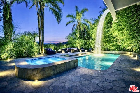 Photo of 7218 Mulholland Drive, Los Angeles, CA 90068 (MLS # 26835431)