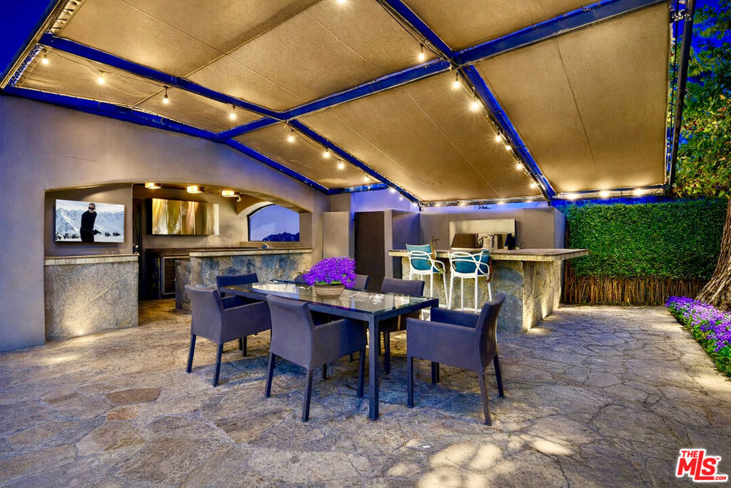7218 Mulholland Drive