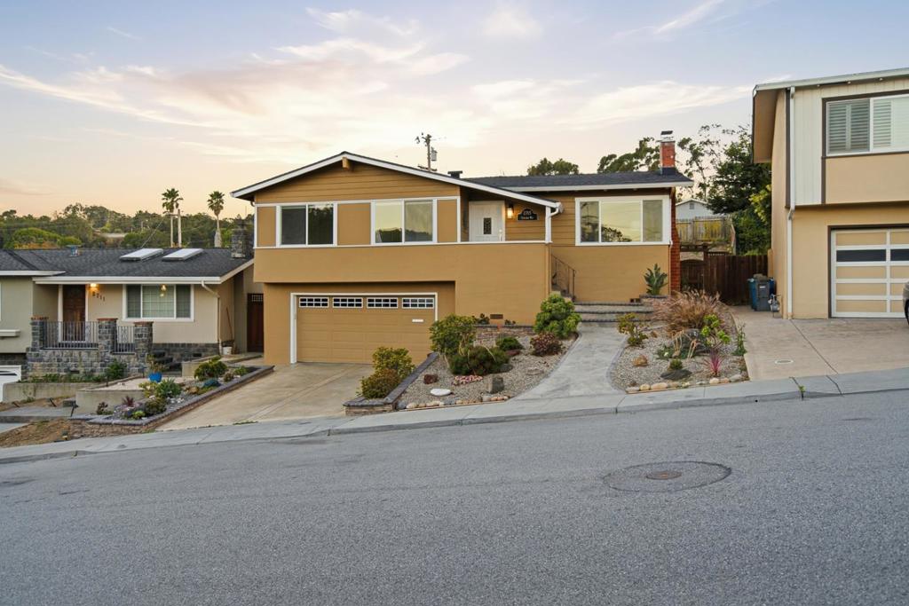 2715 Concord Way