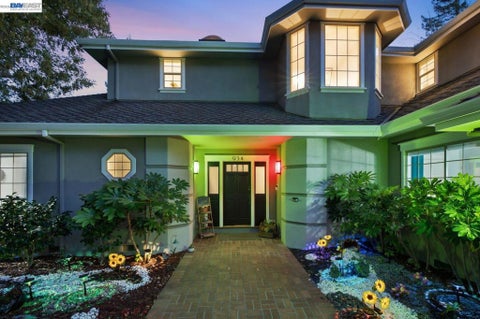 Photo of 934 Wilmington Way, Redwood City, CA 94062 (MLS # 41142225)
