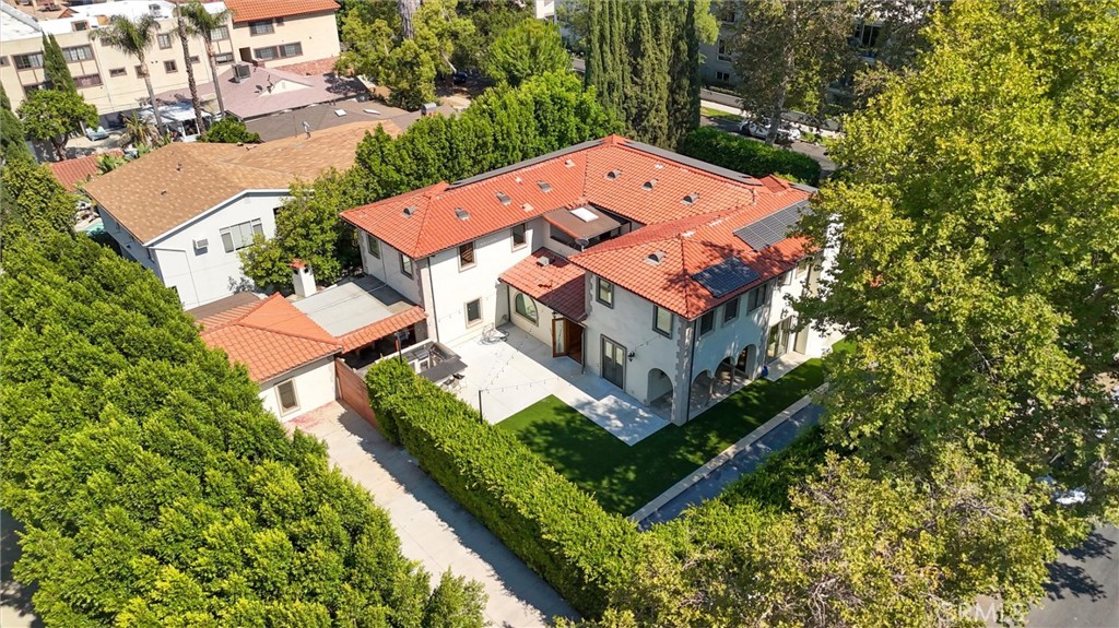 Properties 1 11159 La Maida Street