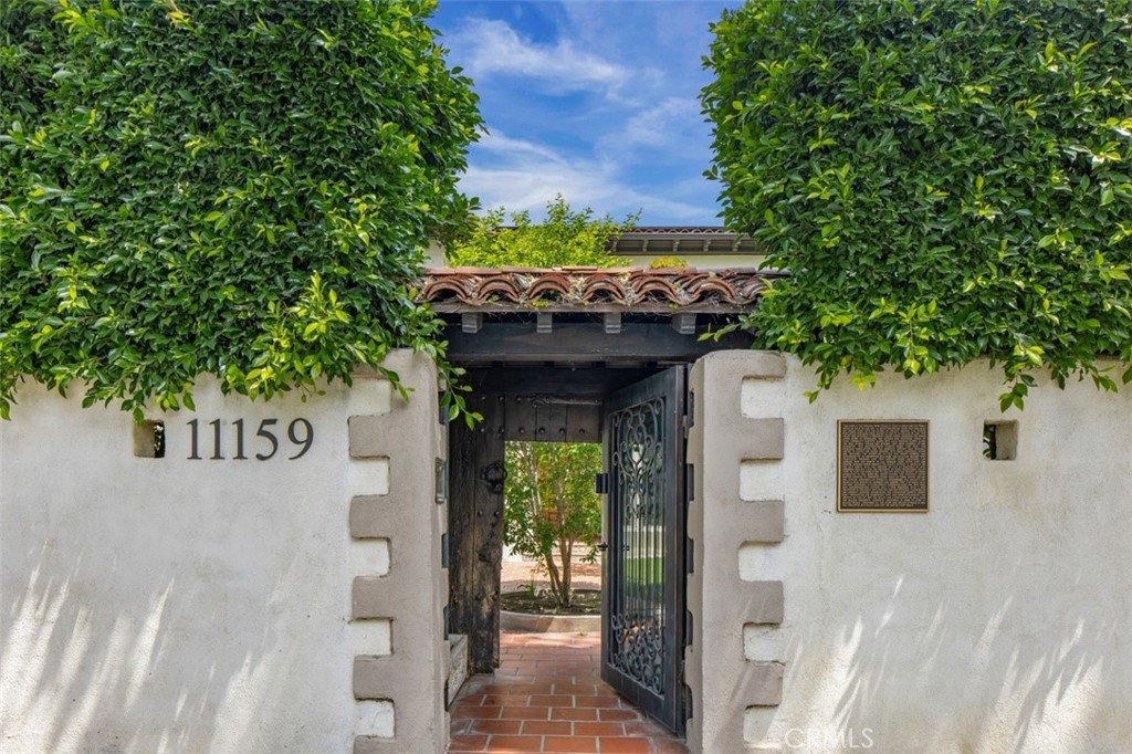 Stunning Spanish Villa for Lease – Studio City/Toluca Lake Adjacent
This private, gated celebrity compound offers resort-style living in the heart of the city. Behind 18-foot hedges, enjoy a 25-meter lap pool and spa, outdoor kitchen, fireplace, shower, and lush landscaping—perfect for relaxing or entertaining.
Inside, the home features a grand foyer with spiral staircase, formal living and dining rooms, spacious kitchen, family room, office, two powder baths, and a guest suite on the main level. Upstairs includes a luxurious primary suite with marble bath and soaking tub, three additional en-suite bedrooms, two balconies, and a large wine cellar.
The property also includes a guest house with full bath, generous storage, and a gated driveway that fits six cars. Amenities include solar panels, Tesla charger, new Pella windows, updated systems, and whole-house water filtration.
Walkable to NoHo Arts District shops and dining, and minutes from Toluca Lake and Studio City.
Available for lease – contact for details.