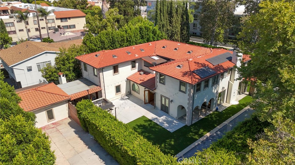 Properties 2 11159 La Maida Street