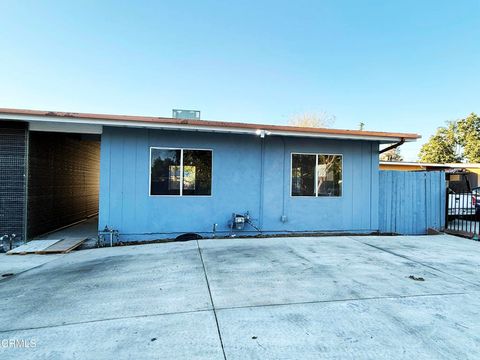 Photo of 18540 Arminta Street, Reseda, CA 91335 (MLS # P1-26006)