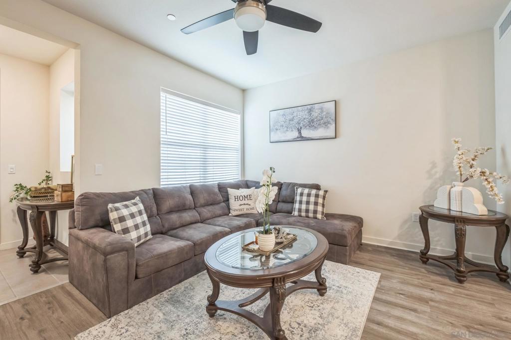885 Blackstone