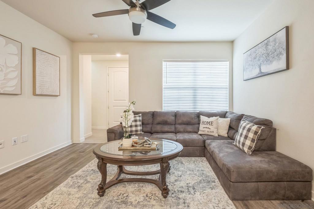 885 Blackstone
