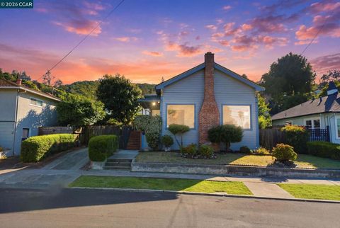 Photo of 848 Talbart St ST, Martinez, CA 94553 (MLS # 41134834)