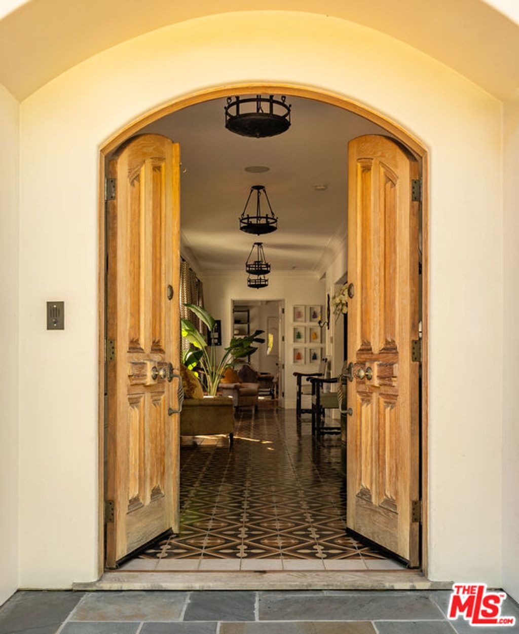 Photo of 523 N Beverly Drive, Beverly Hills, CA 90210 (MLS # 26634695)