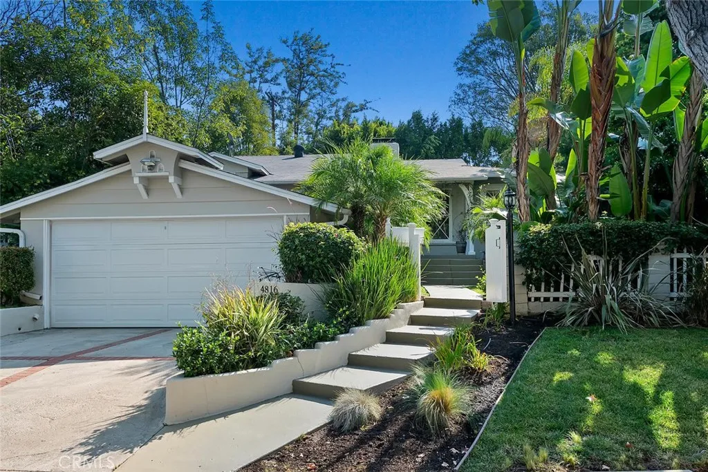 Sherman Oaks, California 91423, United States, 3 Bedrooms Bedrooms, ,2 BathroomsBathrooms,Residential,Active,81118