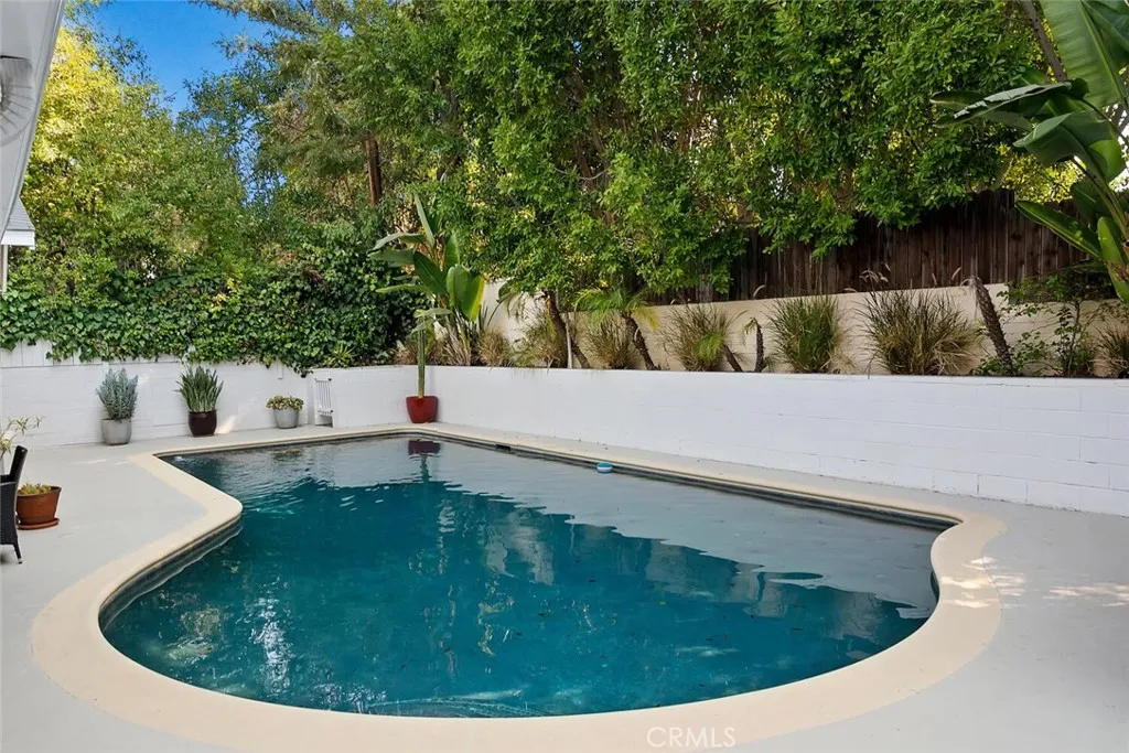 Sherman Oaks, California 91423, United States, 3 Bedrooms Bedrooms, ,2 BathroomsBathrooms,Residential,Active,81118