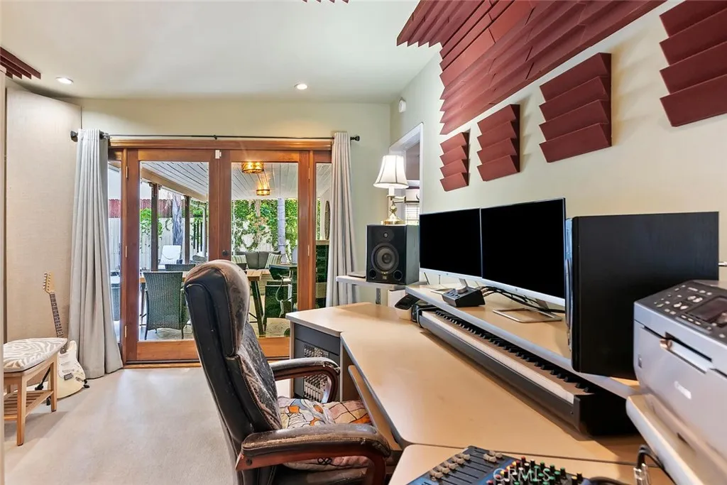 Sherman Oaks, California 91423, United States, 3 Bedrooms Bedrooms, ,2 BathroomsBathrooms,Residential,Active,81118