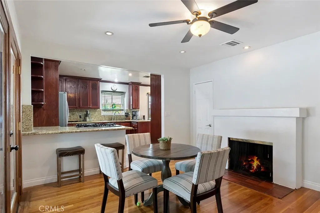 Sherman Oaks, California 91423, United States, 3 Bedrooms Bedrooms, ,2 BathroomsBathrooms,Residential,Active,81118