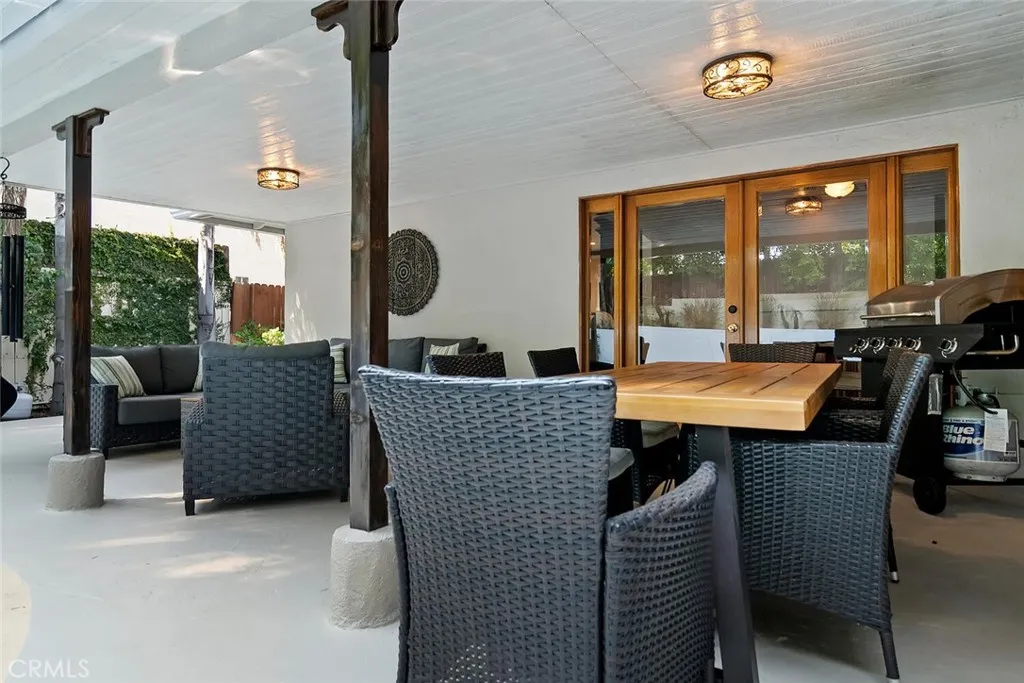 Sherman Oaks, California 91423, United States, 3 Bedrooms Bedrooms, ,2 BathroomsBathrooms,Residential,Active,81118