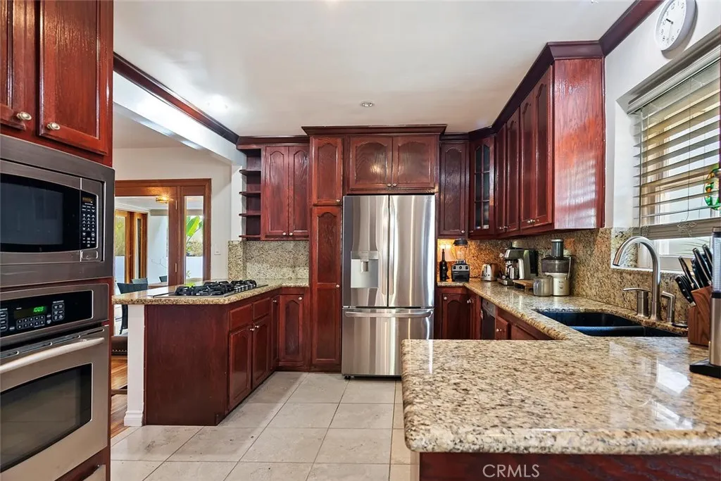 Sherman Oaks, California 91423, United States, 3 Bedrooms Bedrooms, ,2 BathroomsBathrooms,Residential,Active,81118