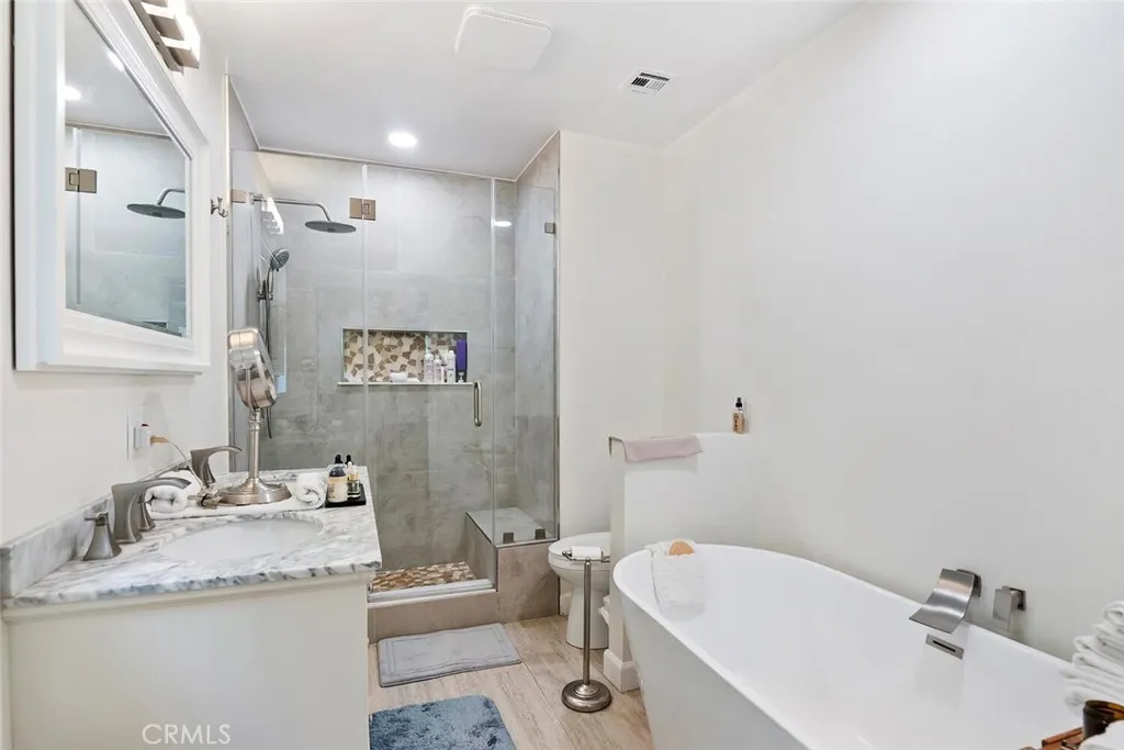 Sherman Oaks, California 91423, United States, 3 Bedrooms Bedrooms, ,2 BathroomsBathrooms,Residential,Active,81118