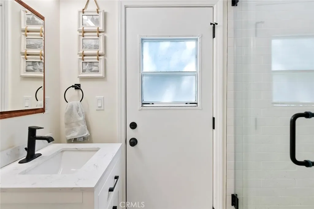 Sherman Oaks, California 91423, United States, 3 Bedrooms Bedrooms, ,2 BathroomsBathrooms,Residential,Active,81118