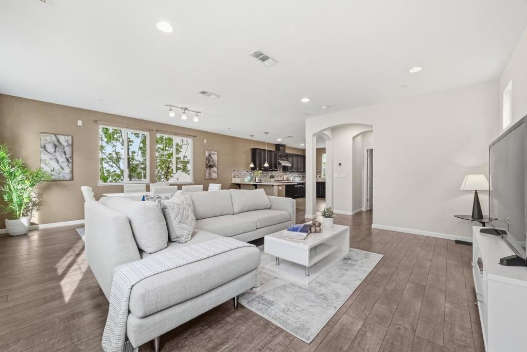 7026 N Mariposa Lane