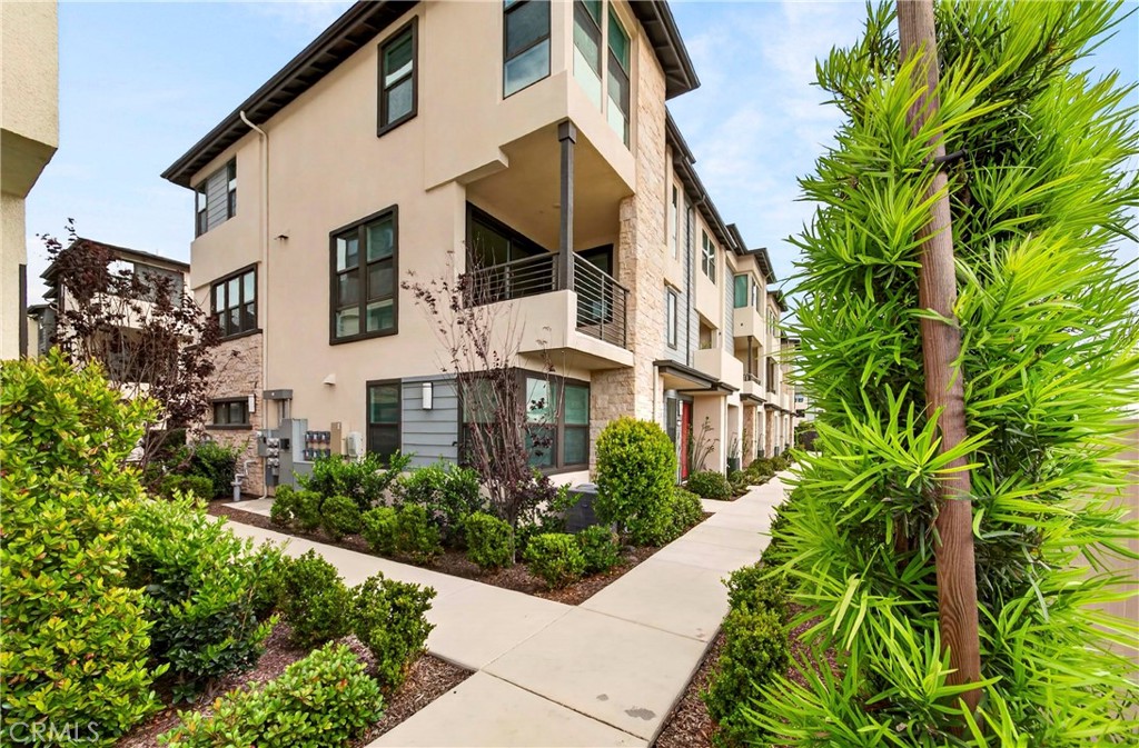 2961 W Lincoln 6