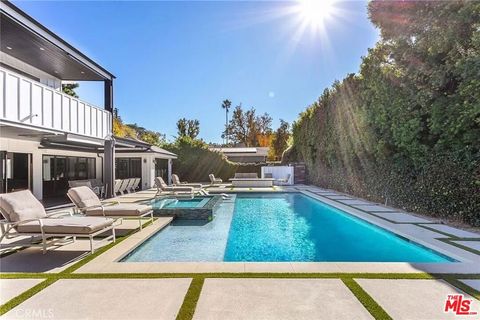 Photo of 5225 Topeka Dr, Tarzana, CA 91356 (MLS # 25611385) Photo of 5225 Topeka Dr, Tarzana, CA 91356 (MLS # 25611385)