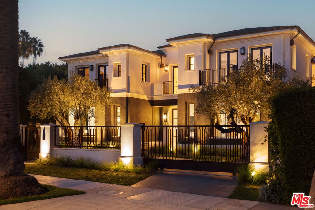 Photo of 716 N Bedford Drive, Beverly Hills, CA 90210 (MLS # 26992217)
