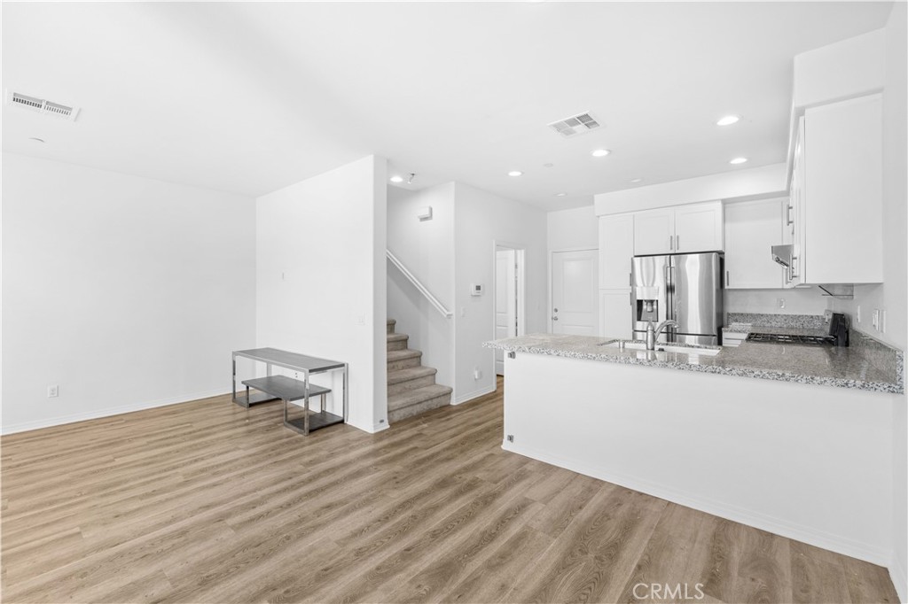 5657 Mcculloch Avenue 102