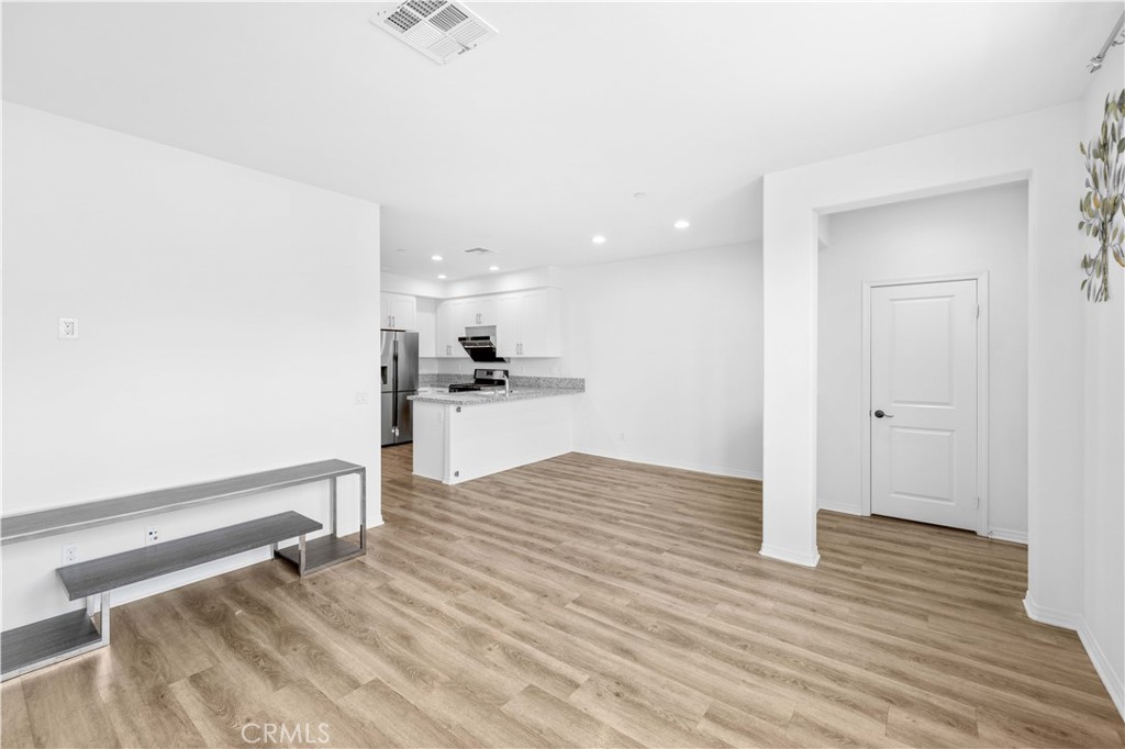 5657 Mcculloch Avenue 102