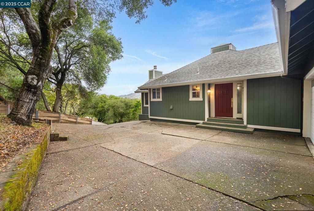 Photo of 1 Harris Hill Dr Dr, Novato, CA 94947 (MLS # 41115132)