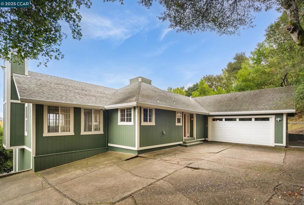 Photo of 1 Harris Hill Dr Dr, Novato, CA 94947 (MLS # 41115132)