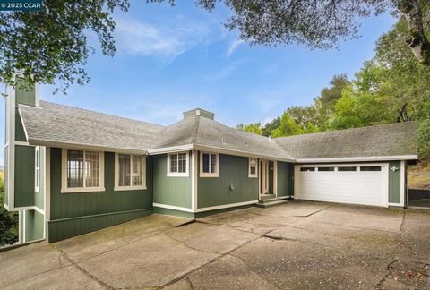 Photo of 1 Harris Hill Dr Dr, Novato, CA 94947 (MLS # 41115132)
