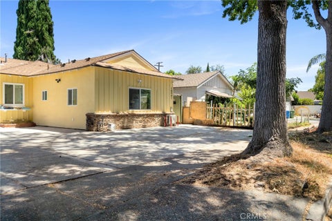 Photo of 18947 Cantlay Street, Reseda, CA 91335 (MLS # SR26188633)
