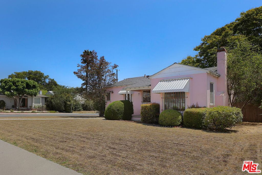 8320 Airlane Avenue, Los Angeles CA 90045