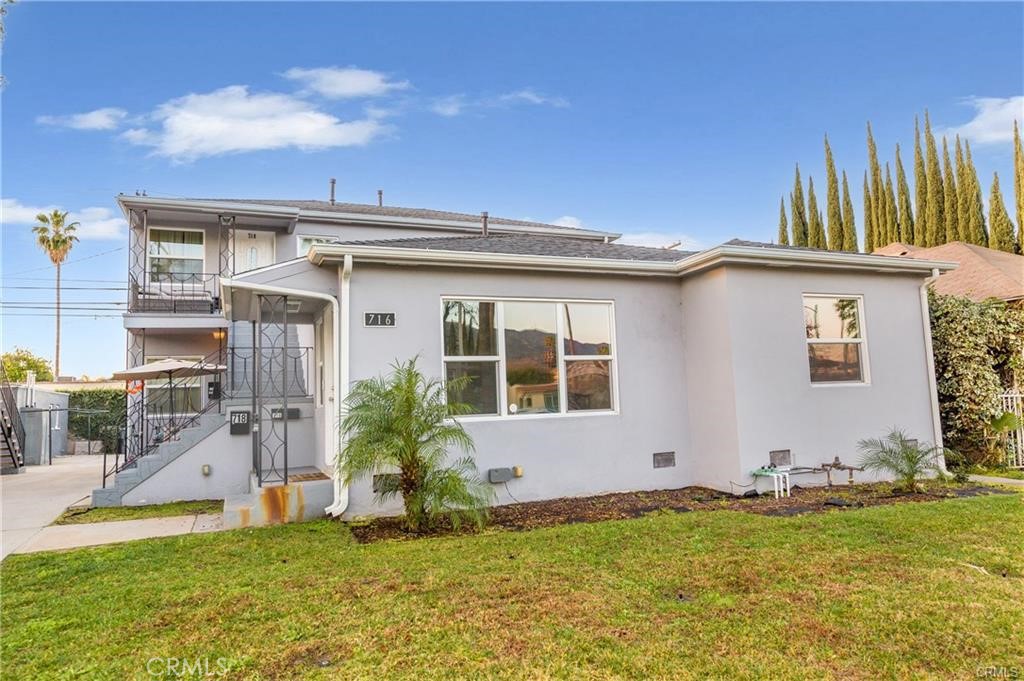 Single story, front unit, updated and move in ready unit in prime location of Glendale - right on Glenoaks Blvd! | No neighbors below or above you | Spacious kitchen with window over the sink, stainless steel appliances and lots of counter top/cabinet space | Central air and heat | Stackable laundry hookups inside the unit in the kitchen | Water hookup for refrigerator | Tankless water heater | 1 parking spot in single car garage in the back | Laminate flooring | Recessed lighting | Double Pane Windows | Central location close to everything Glendale has to offer and easy freeway access | Freshly painted interior | Tenant pays for electricity, gas & trash |Landlord pays for gardener + water | Move in requires 1st month lease + security deposit | 1 year lease required, no short term or month to month rentals.