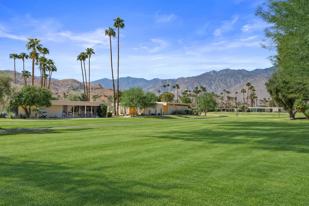 172 Desert Lakes Drive